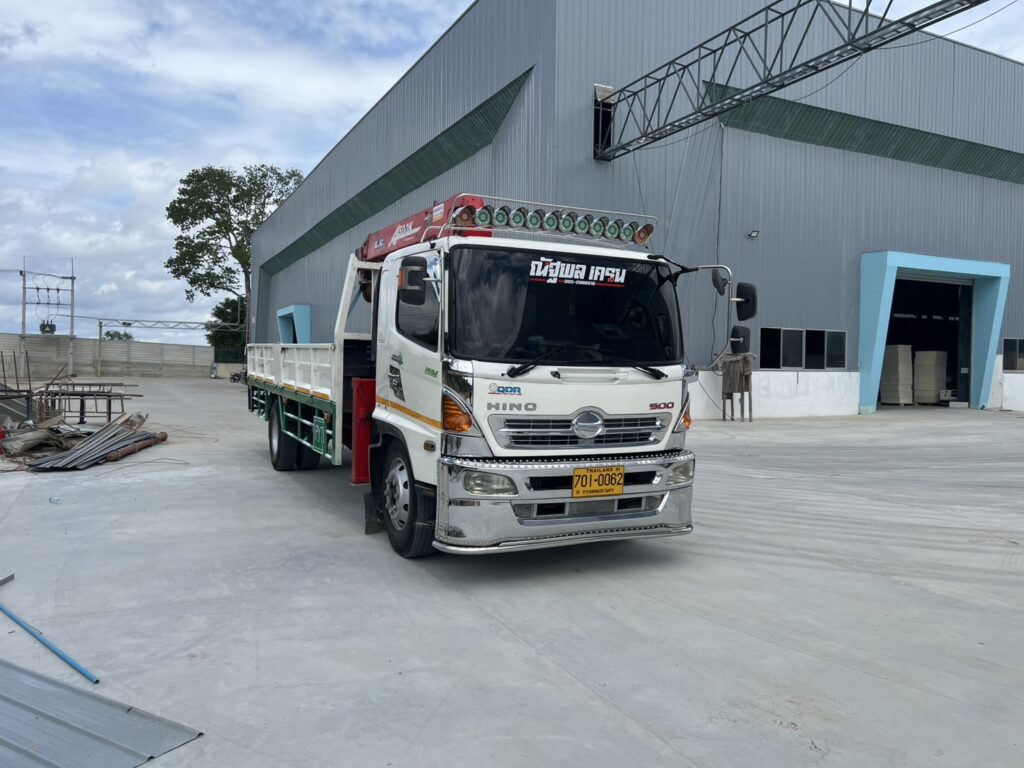 งานก่อสร้าง: ยกเหล็ก คอนกรีต วัสดุก่อสร้าง งานโรงงาน: เคลื่อนย้ายเครื่องจักร ตู้ไฟ ตู้คอนเทนเนอร์