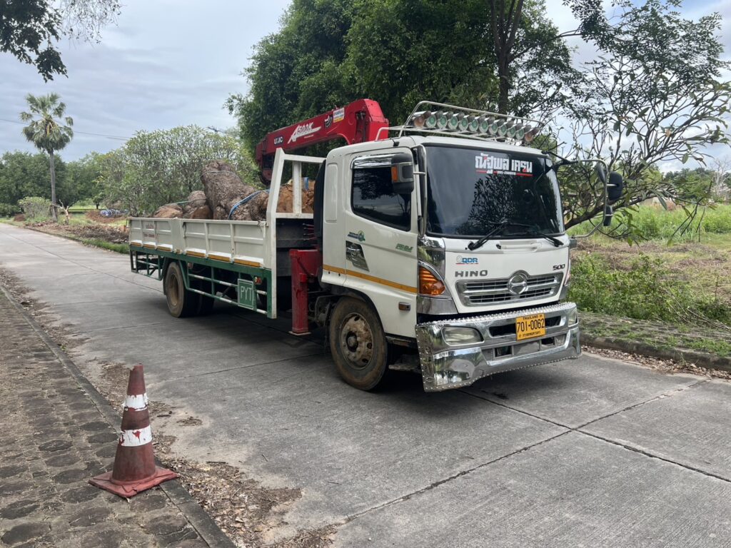 🚛 รถเฮี๊ยบมากยางพร บริการยกของ ขนย้ายเครื่องจักร – ณัฐพลเครน โทร 095-298-8916
