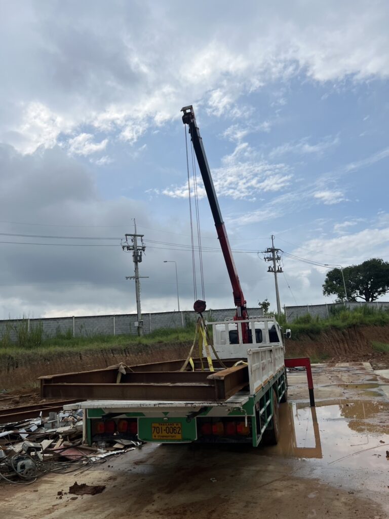 บริการยกของ ขนย้ายเครื่องจักร ยกเสา ยกโครงหลังคา ยกวัสดุก่อสร้าง ครบวงจร หากคุณกำลังมองหา รถเฮี๊ยบรับจ้างบางแสน ที่ให้บริการด้วยความปลอดภัย ราคาย่อมเยา และมีทีมงานมืออาชีพที่มากประสบการณ์ในพื้นที่ บางแสน – ชลบุรี ขอแนะนำ ณัฐพลเครน รถเฮี๊ยบรับจ้าง โทร. 095-298-8916 เรามีบริการรถเฮี๊ยบหลายขนาด ตั้งแต่ 3 ตัน, 5 ตัน, 8 ตัน, 10 ตัน ให้บริการขนย้ายและยกของทั่วเขตบางแสน บางพระ ศรีราชา และพื้นที่ใกล้เคียง